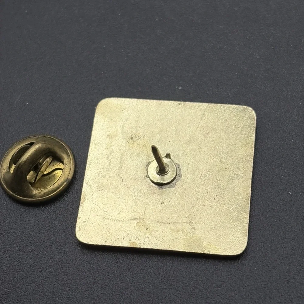 Gold River Gambling‎ Hall & Resort Laughlin Nevada Lapel Hat Pin